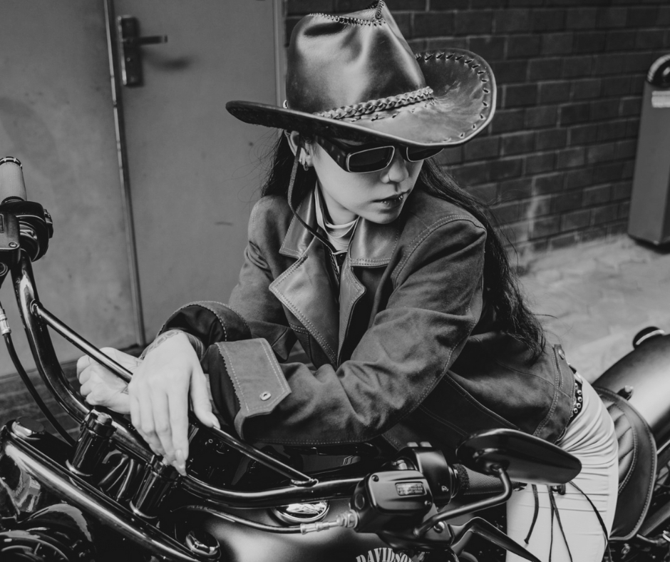 Chọn form áo da nữ hàng hiệu