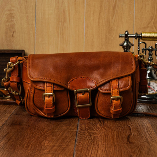 ARROW SLING BAG - Nâu da bò