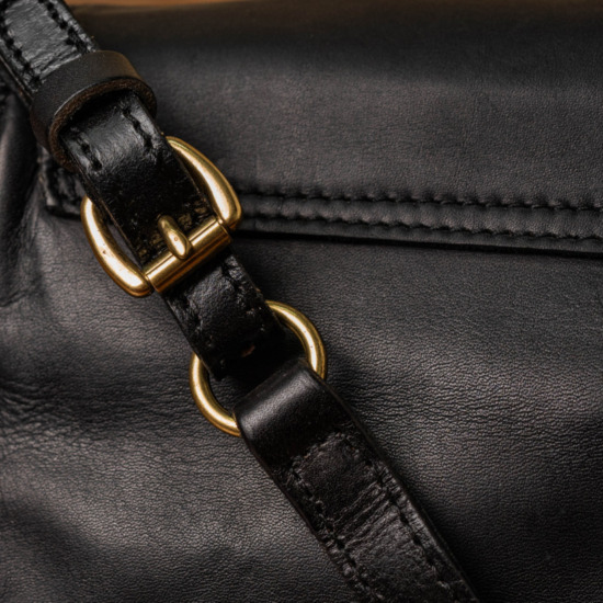 ARROW SLING BAG - Black