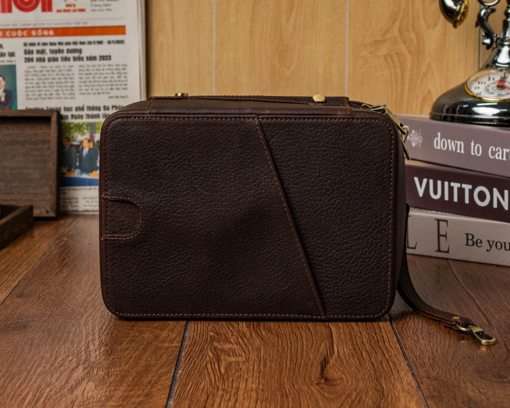 HAVANA CLUTCH PATINA HORSIE - Chocolate Brown